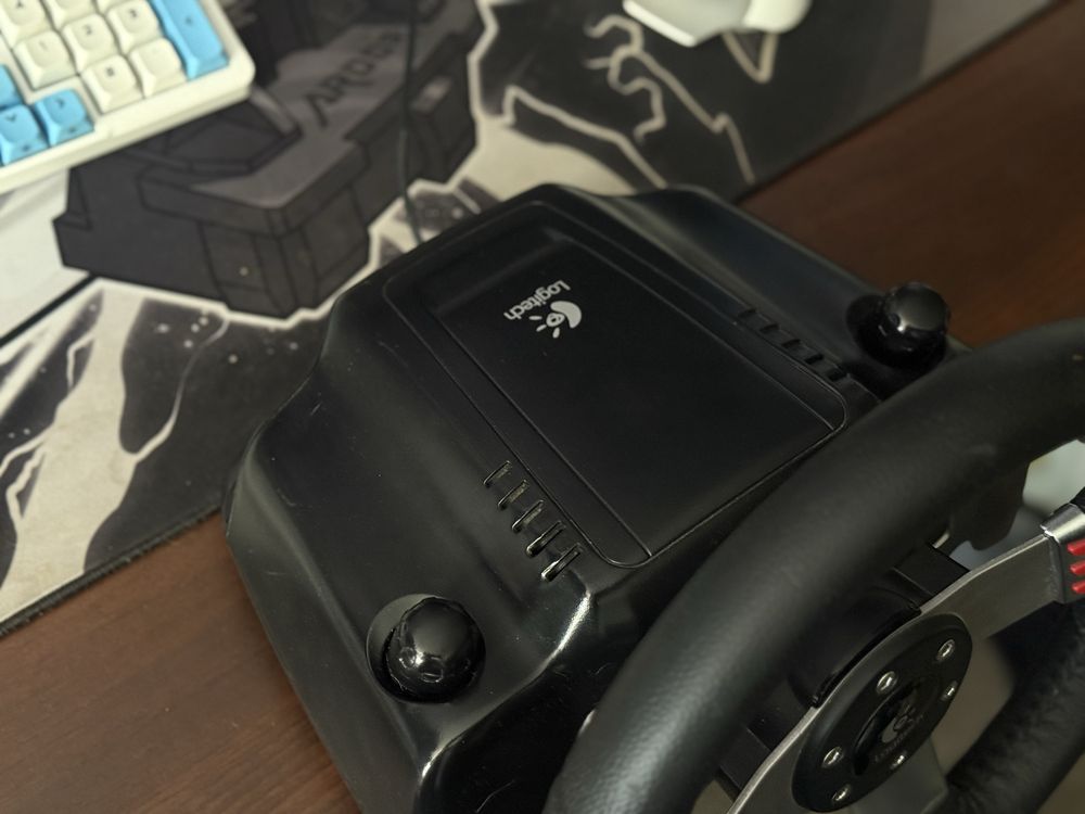 Игровой руль Logitech G27