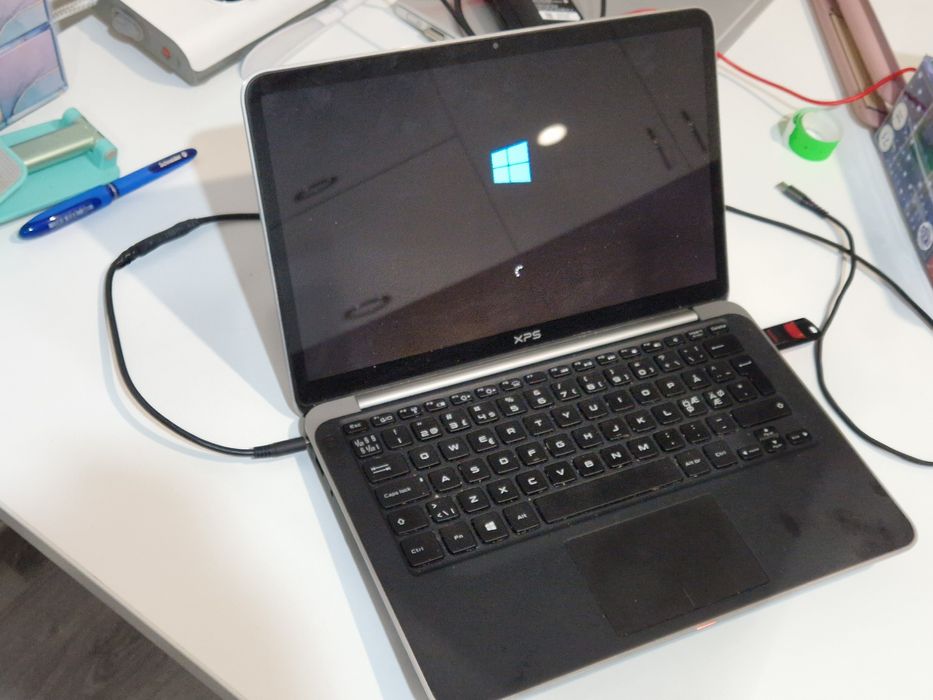 Laptop Dell 13 inch  8G Ram, Ssd - 256, -i5 ,funcțional la priza