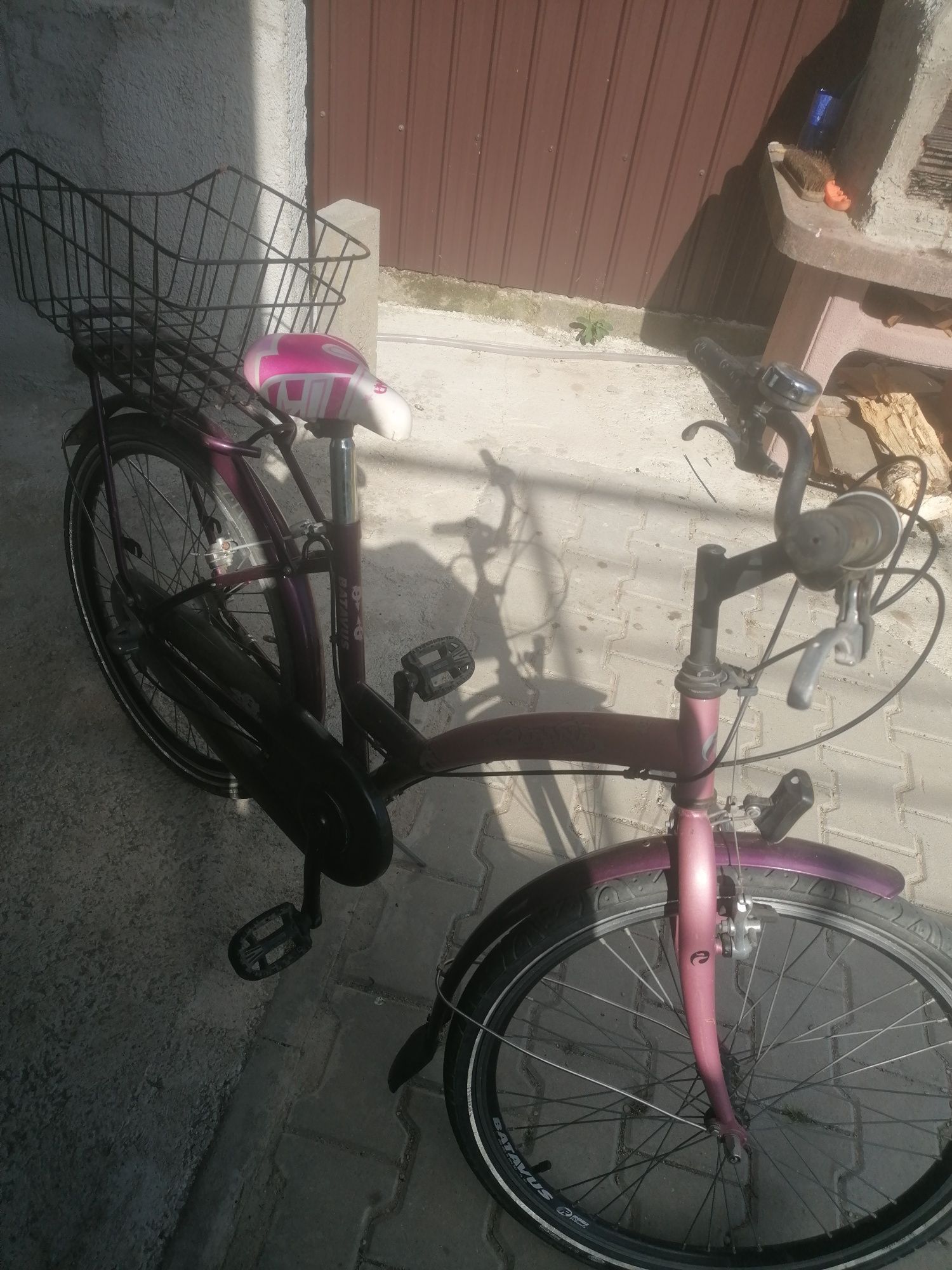 Bicicleta fetita fata fete roșie fără cadru