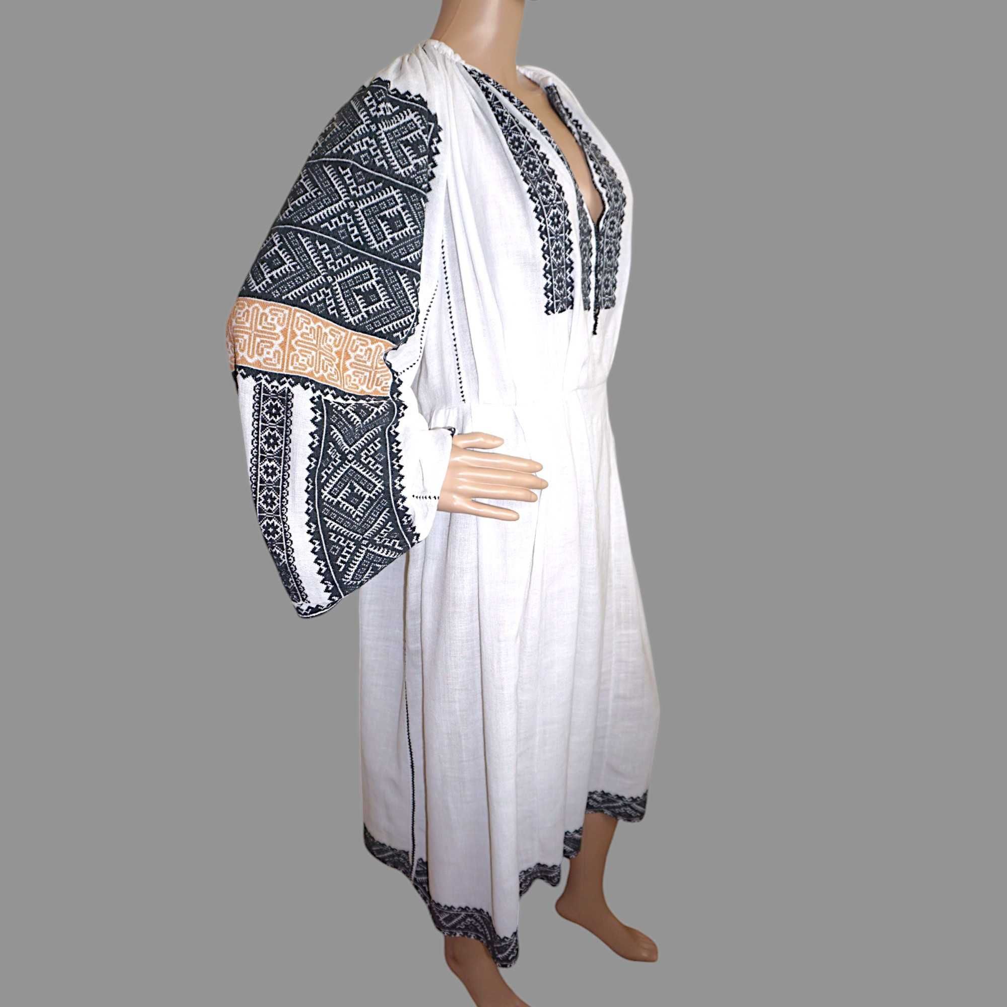 Ie traditionala veche lucrata manual - rochie taraneasca M-L