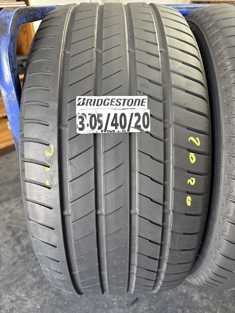 305/40/20 Bridgestone , Michelin