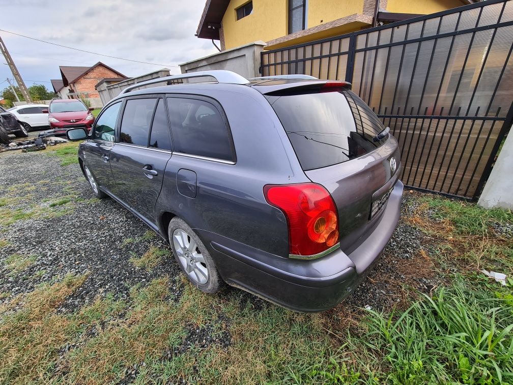 Dezmembrez Toyota Avensis 2.2 dcat 177 cp