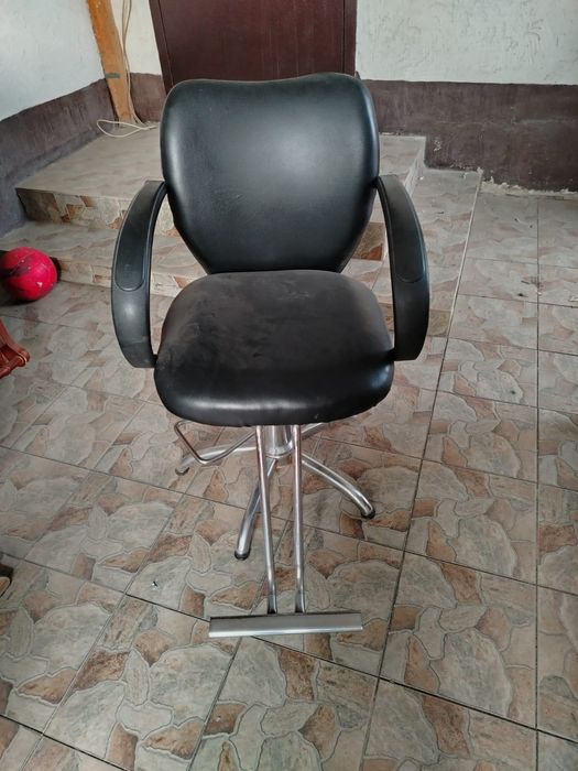 Парикмахерское кресло