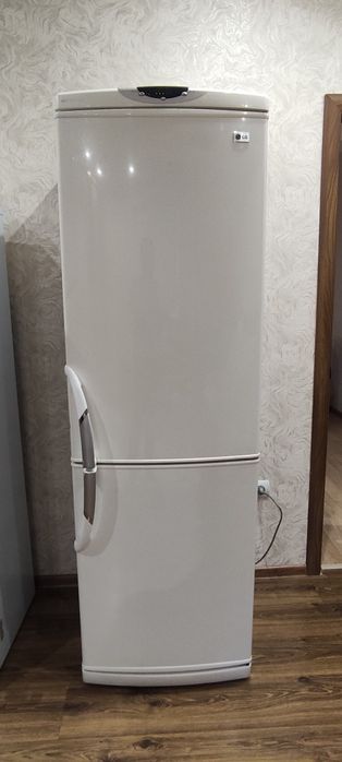 Продам холодильник отлично работает