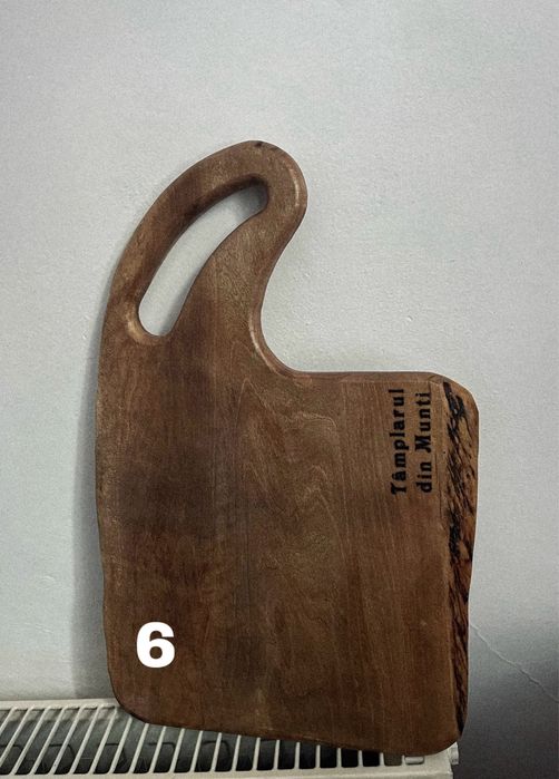 Blat de lemn unicat, din lemn masiv.