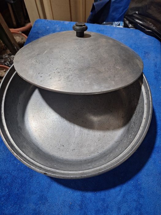 Сковородки , козаночки .