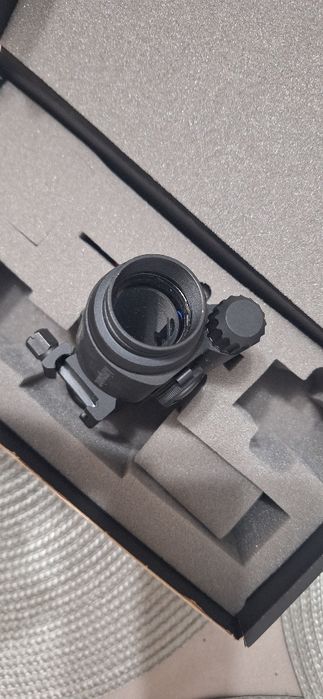 Продавам бързомер Aimpoint CompC3 2MOA