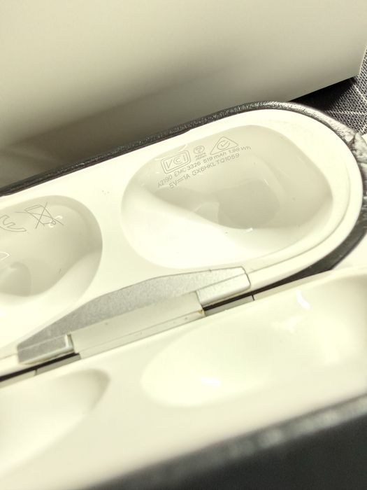 Airpods Pro 1 Carcasa Magsafe + Husa piele NOMAD