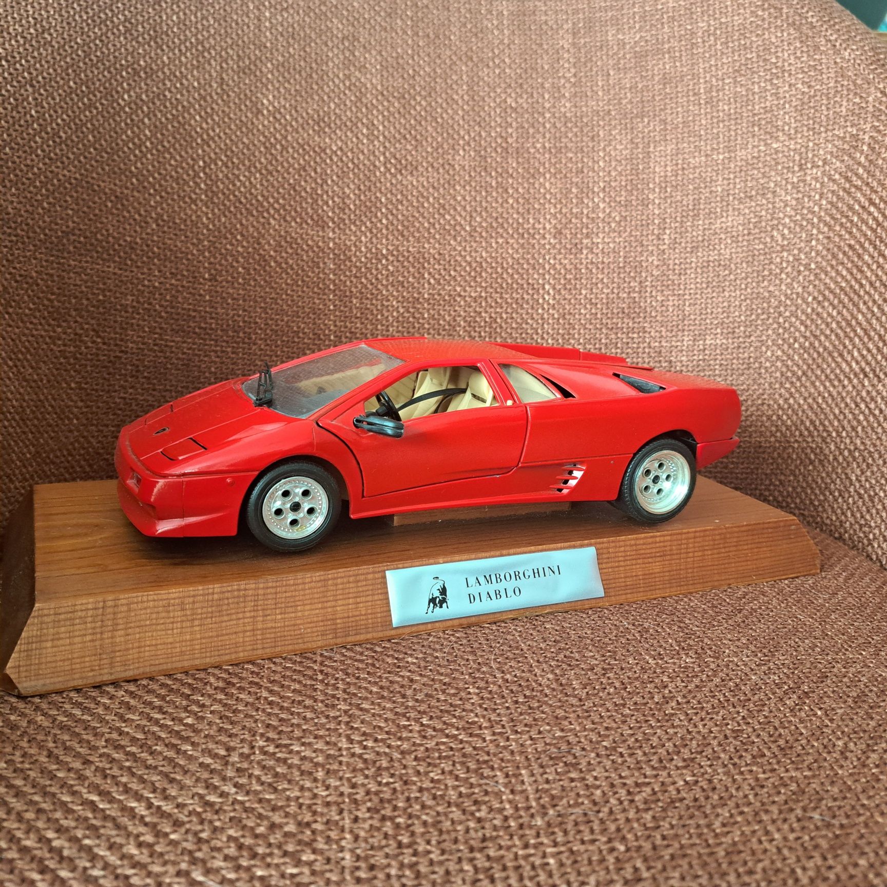 Lamborghini Diablo макет 1:18 Bburago