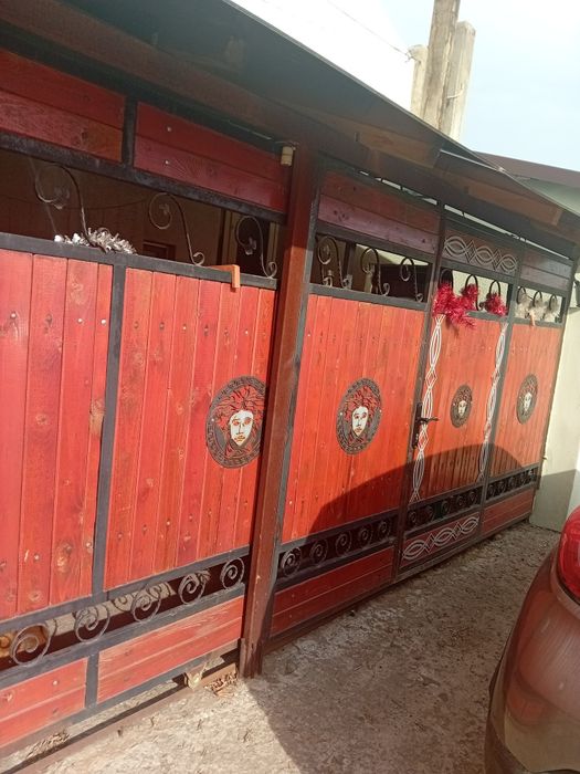 Vând gard cu poarta mare pe rola,poarta mica incorporata ,7m lungime