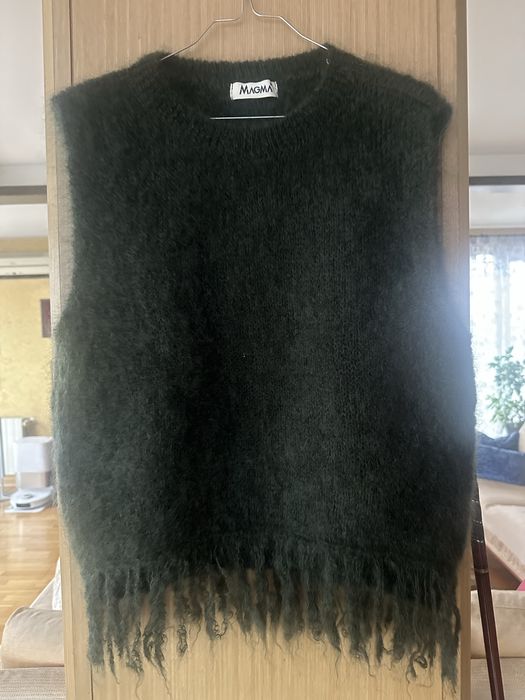 Тъмнозелен пуловер с мохер и ресни