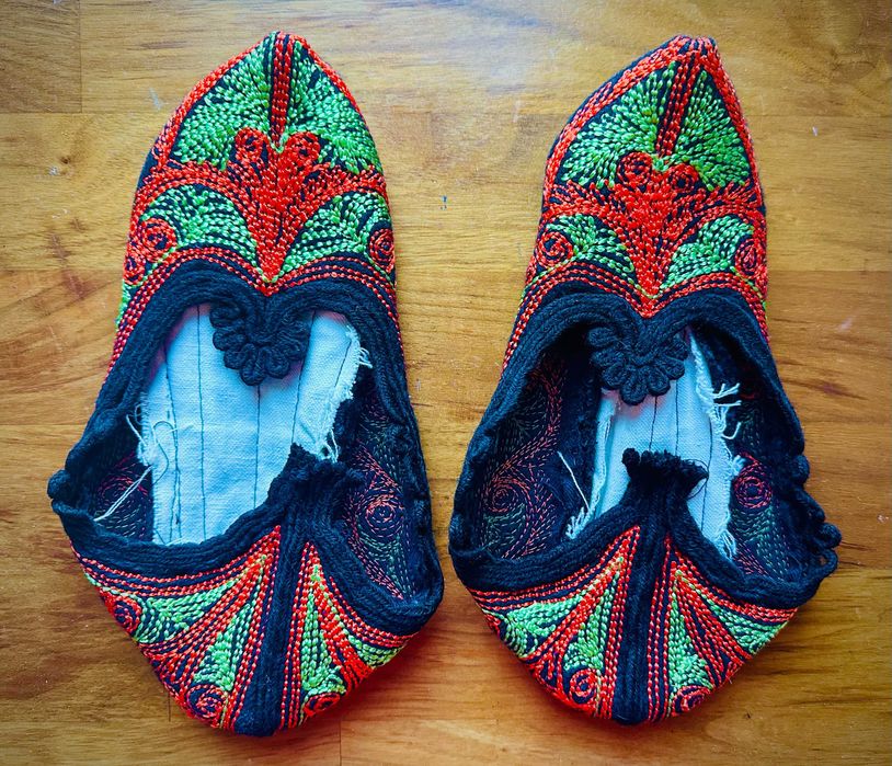 Продавам два чифта чисто нови ръчноплетени терлици