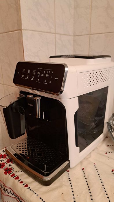 Espressor automat Philips EP3243/50, sistem de lapte LatteGo
