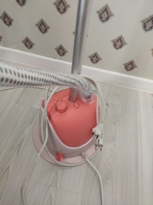 Продам паровой утюг для одежды.