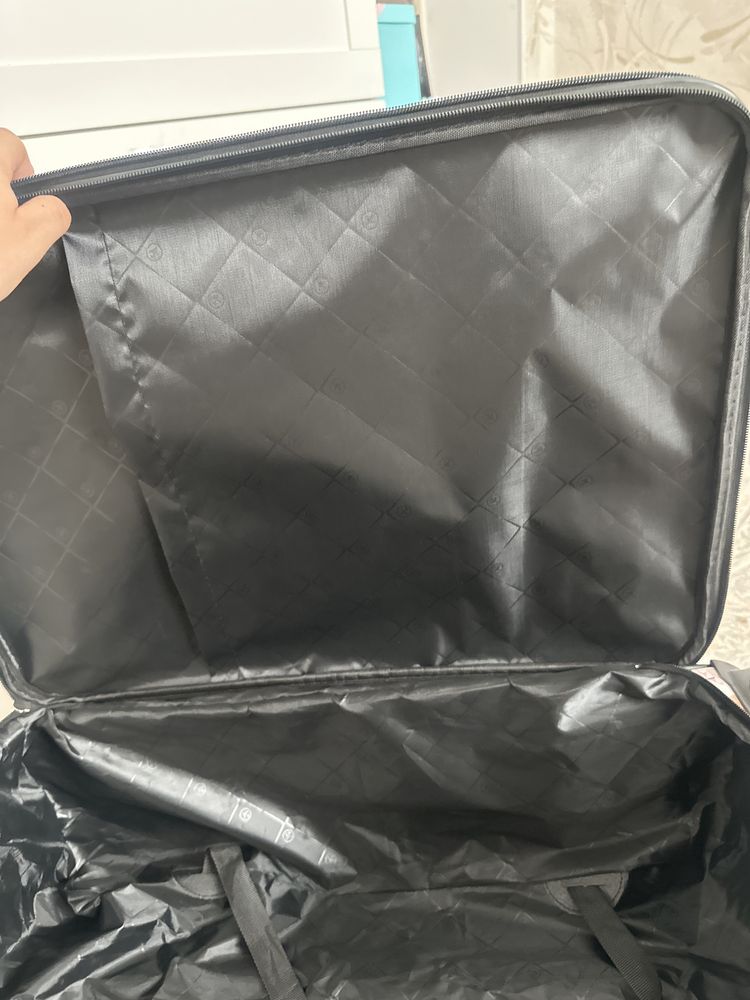Чемодан новый розовый