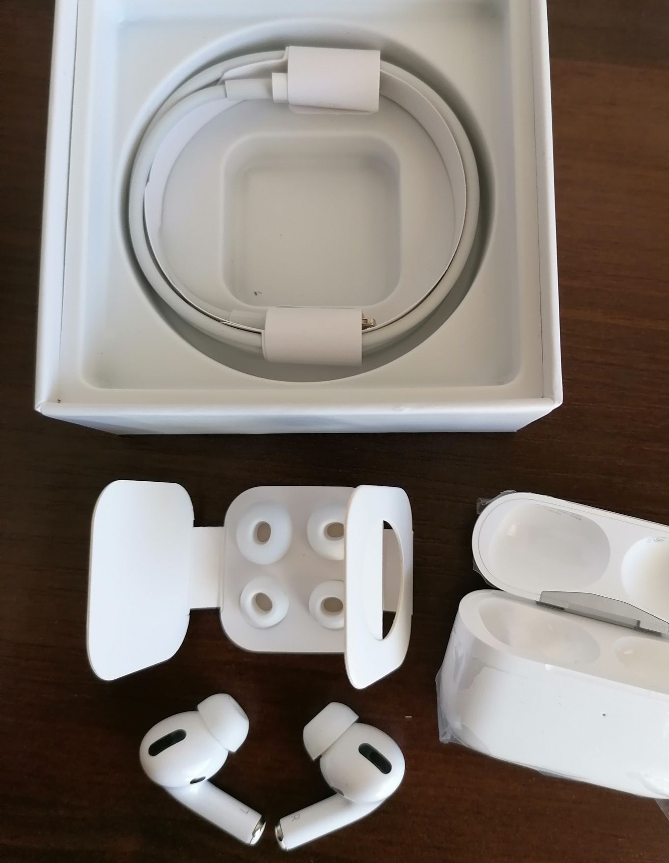 Слушалки AirPods pro с кутия за безжично зареждане