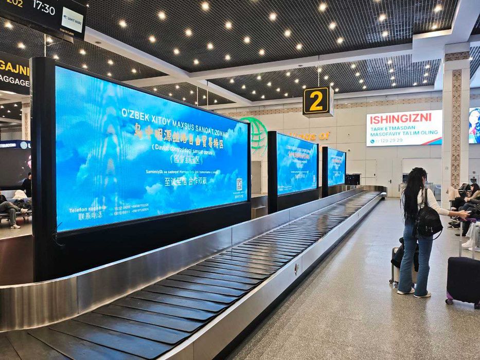Реклама в аэропорту Ташкента