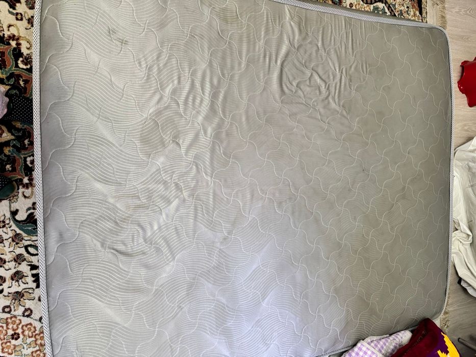 Срочно продам матрас! Размер 160х190! Пользовались год