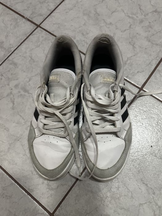 Vând adidas v court barbati marime 43 stare foarte bună