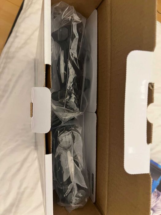 PlayStation 4 Slim 1TB cu 2 controllere IN CUTIA SI PLASTICUL ORIGINAL