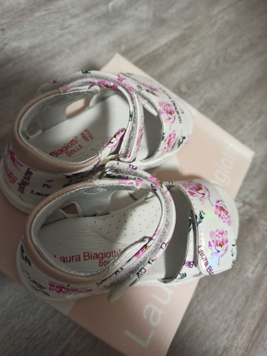 Нови сандали естествена кожа 24н Laura Biagotti
