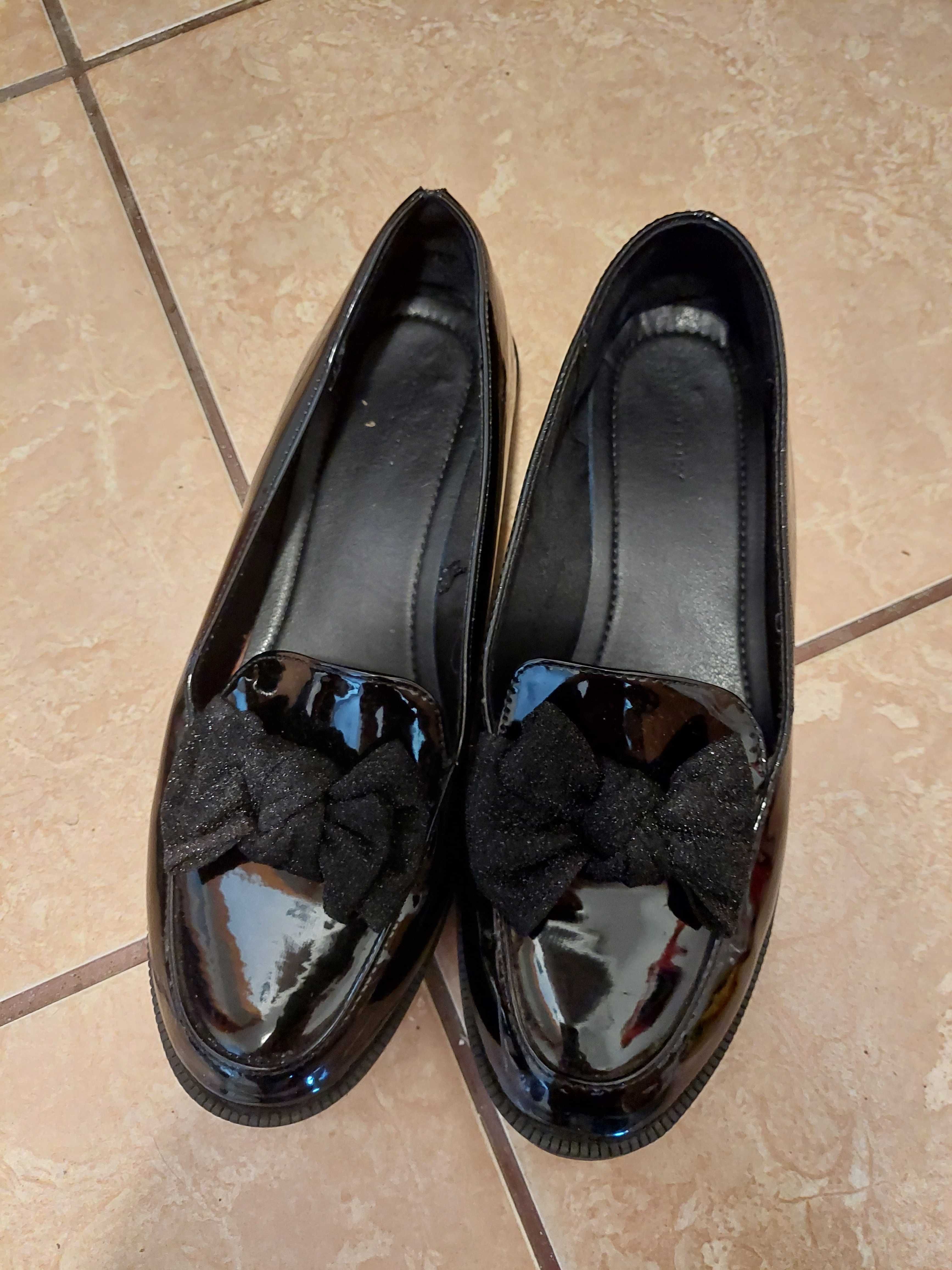 Pantofi balerini negri eleganti de lac, marimea 36 sau 40