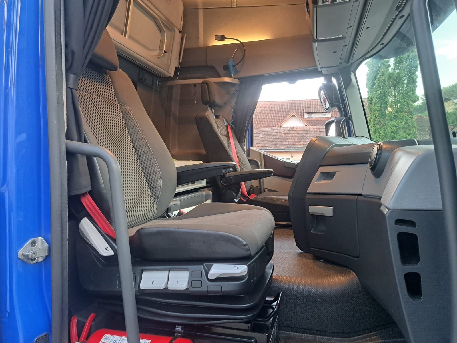 Transportor auto Renault + Kassbohrer Metago full