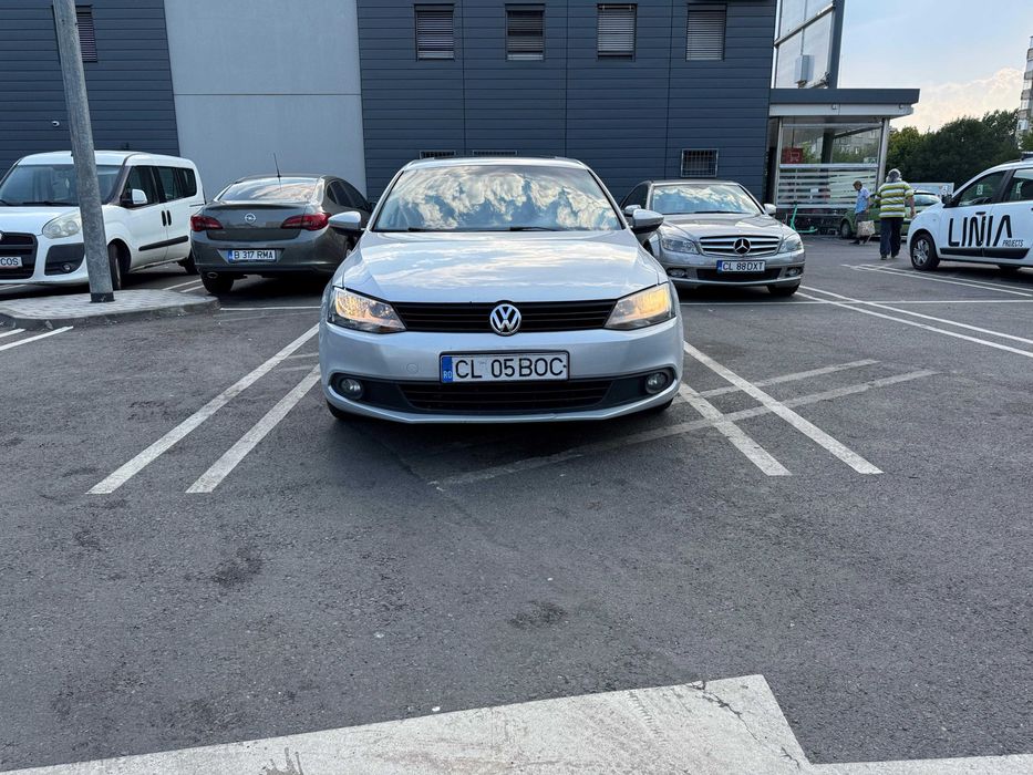 Volkswagen Jetta 2012 1.6 TDI cu trapa
