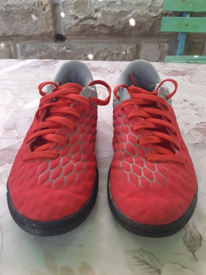 Детски футболни маратонки Nike