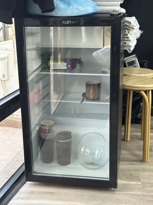 Продается холодильник витрина