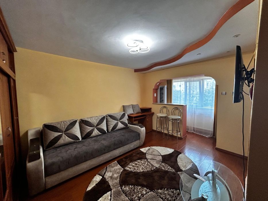 Închiriez garsoniera confort I pe Str.Savinesti et.1 dotata și utilata