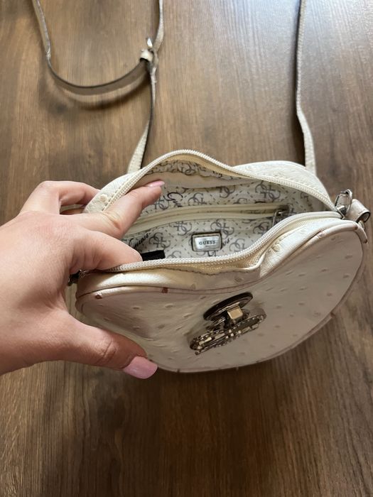 Оригинална чантa Guess