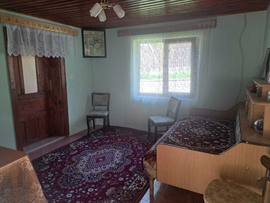 Vând casa în  sat Giurgesti,com.Vulturesti, jud.Suceava