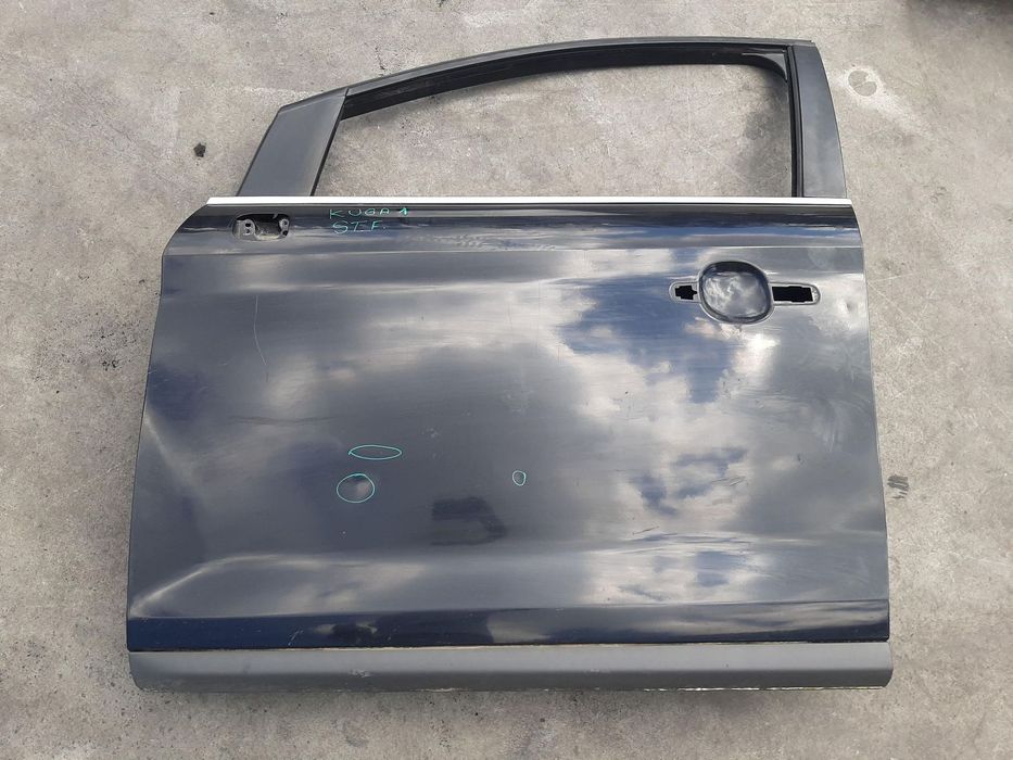 Usa portiera stanga fata ford kuga 1 cu defect