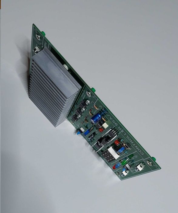 Regulator Eoliana  24 V  - 2500 W   sau  48 V  -  4000 W.