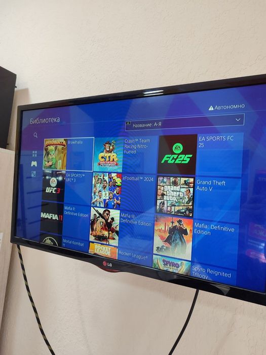 Продается игровая приставка Sony Playstation 4 PRO