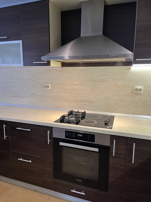 Кухненско обзавеждане, мивка,, плот котлони