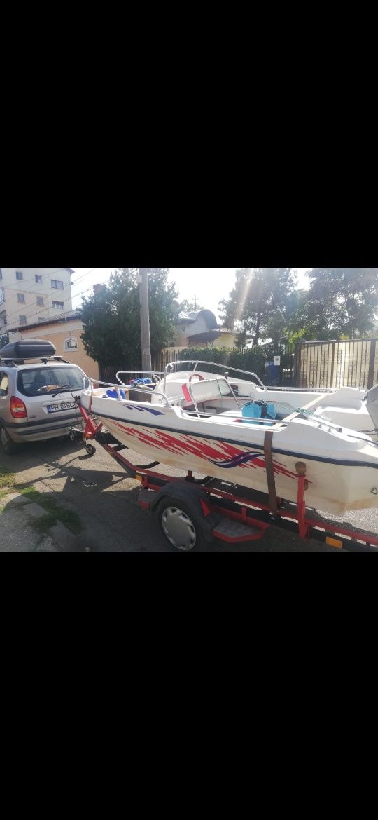 Vând ansamblu barcă, motor, periodic