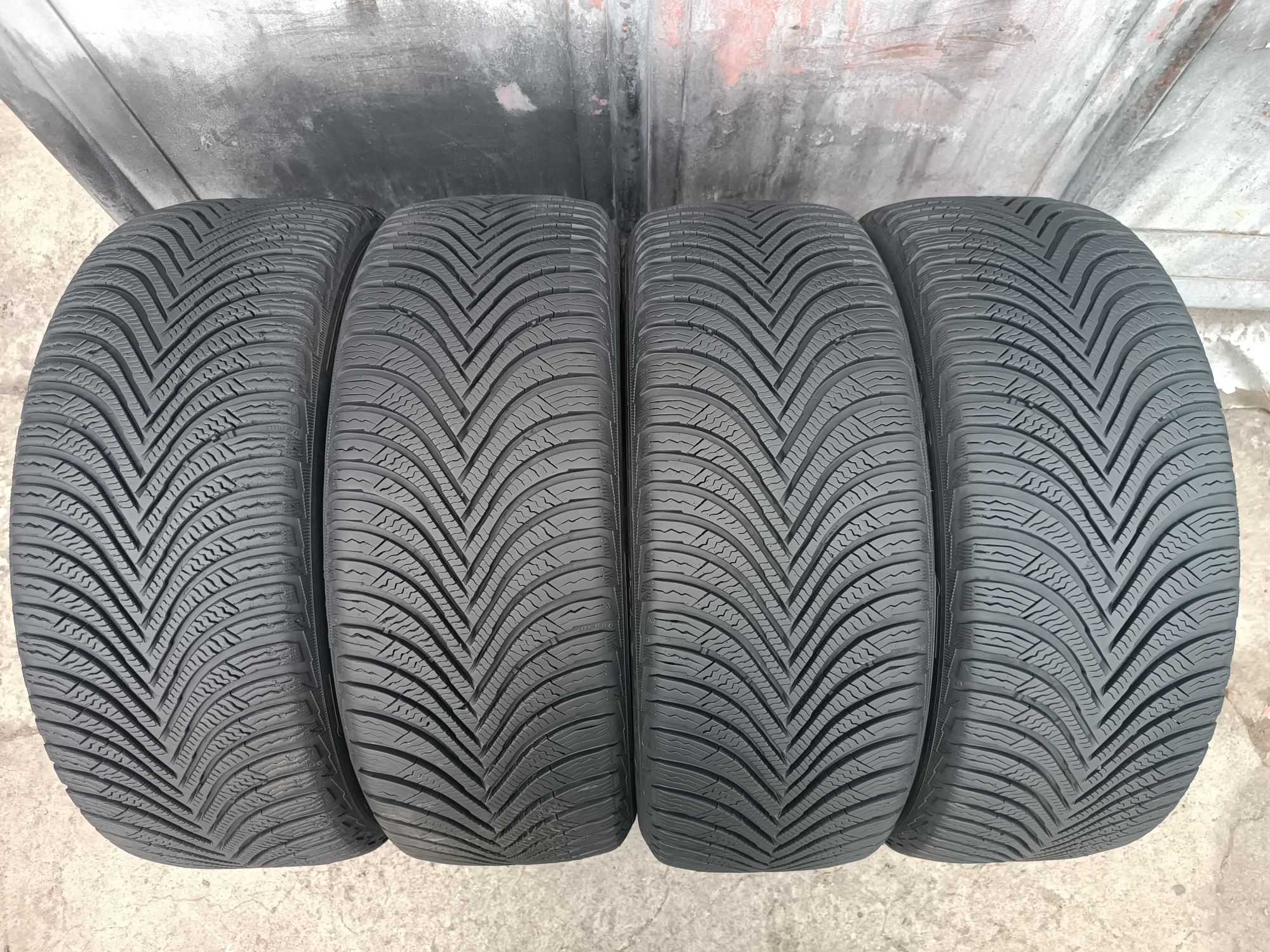 215/45/17 Michelin
