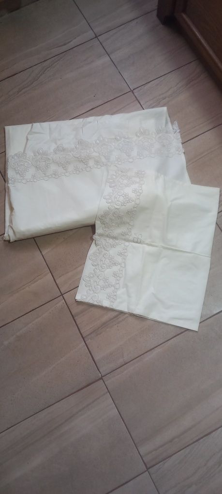 Cearceaf de pat matrimonial + 1 față de pernă