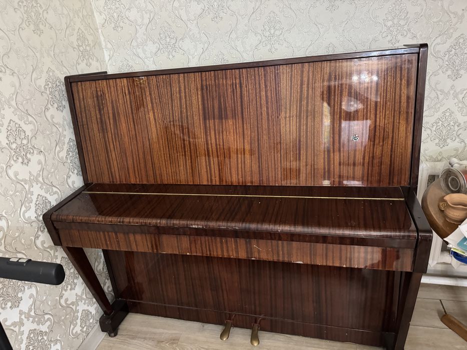 Продам пианино старый , хороший , особо не играли на нем