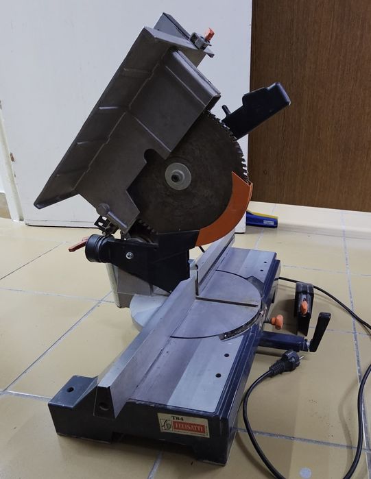 Станок торцовка циркулярная пила Д-250 Италия