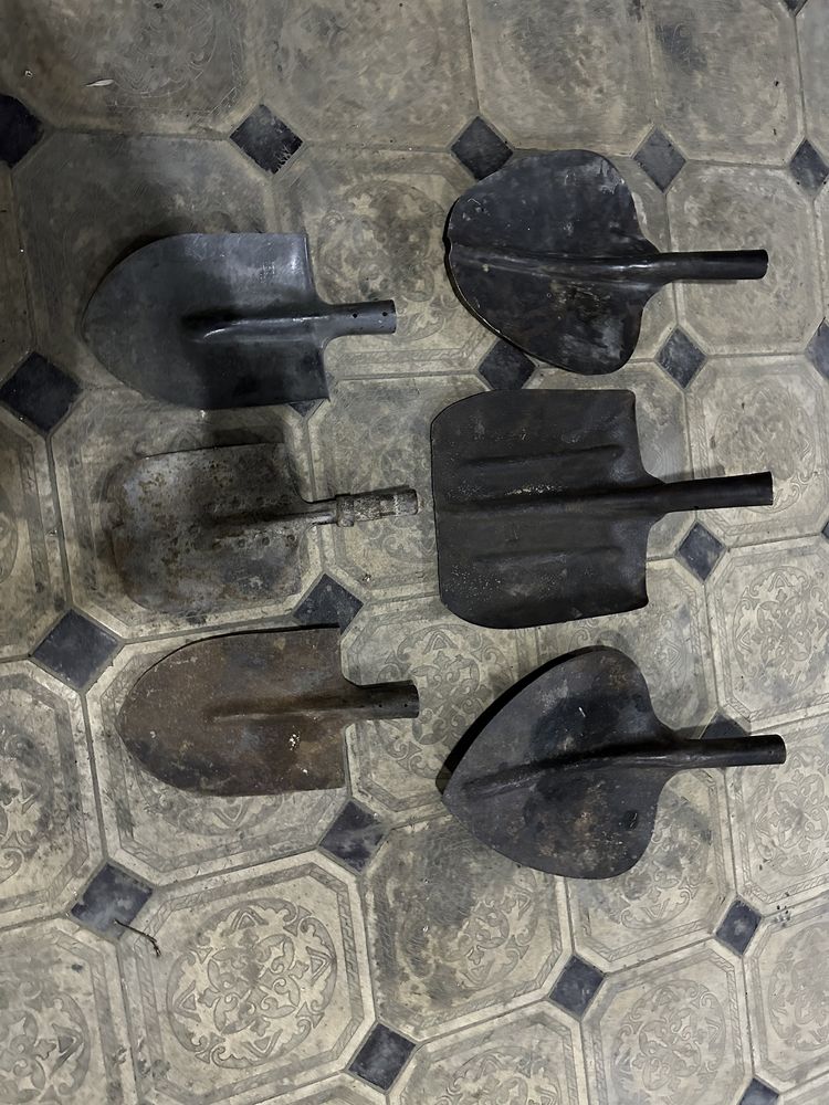 Лопаты разные#вилы#грабли