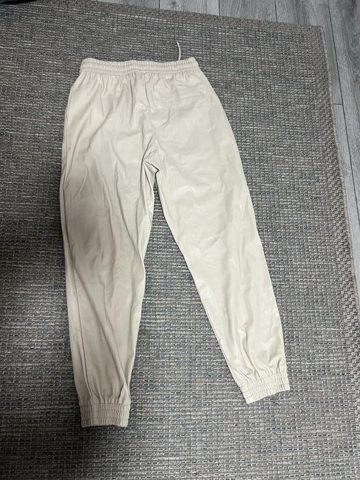 Vând pantaloni damă Zara.