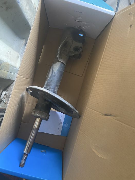 Стойки передние камри 45 LE, camry 45LE