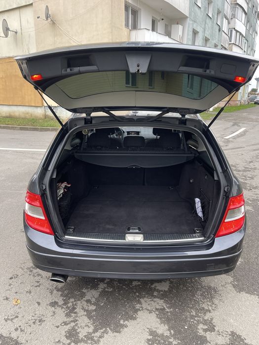 Mercedes-Benz C-Class W204 / 2.2 disel / an 2009