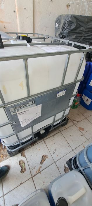 Bazin 1000 litri tip IBC