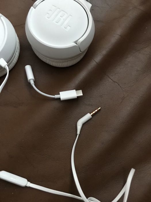 Vând/schimb căști JBL albi cu fir originale nu fake
