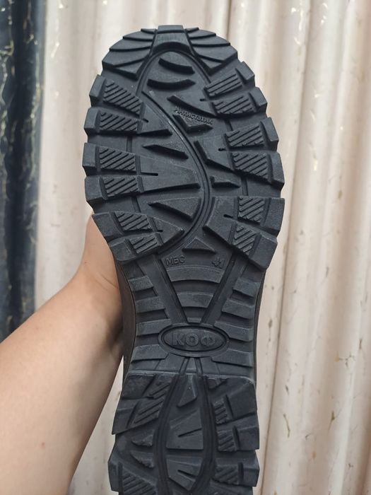 Продается Зимние рабочие ботинки с мехом 41 размера
Продается 
-