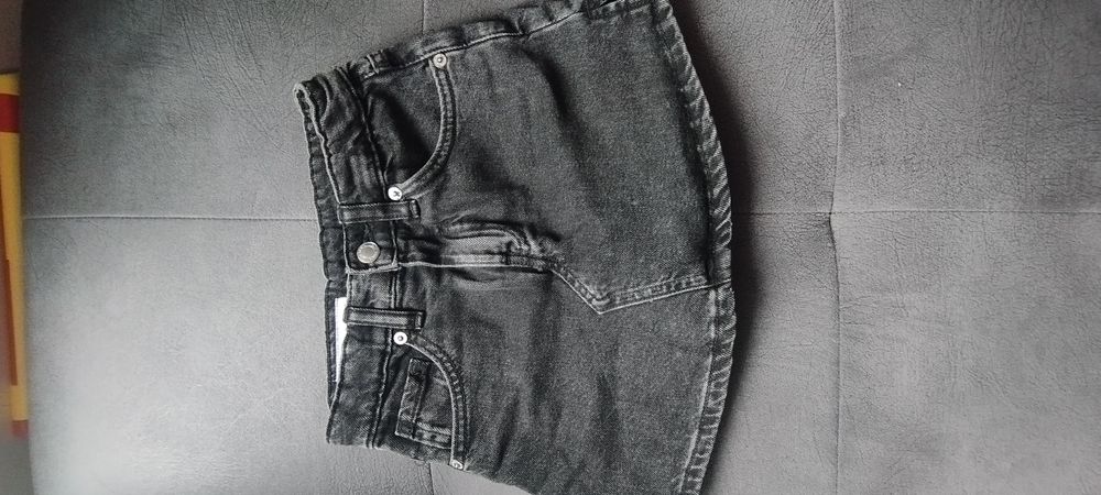 Зара дънки 128 размер цена 10лв.